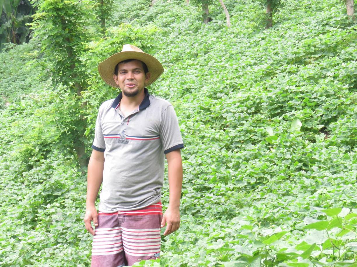 “Compa, nos quedó pendiente esa subida al cerro. Gracias por todo. De los momentos compartidos no hay fotos, pero recuerdos sí, y la gente no muere cuando se le recuerda y usted será muy recordado aquí y de una manera muy especial”; colocó en Facebook uno de sus amigos.