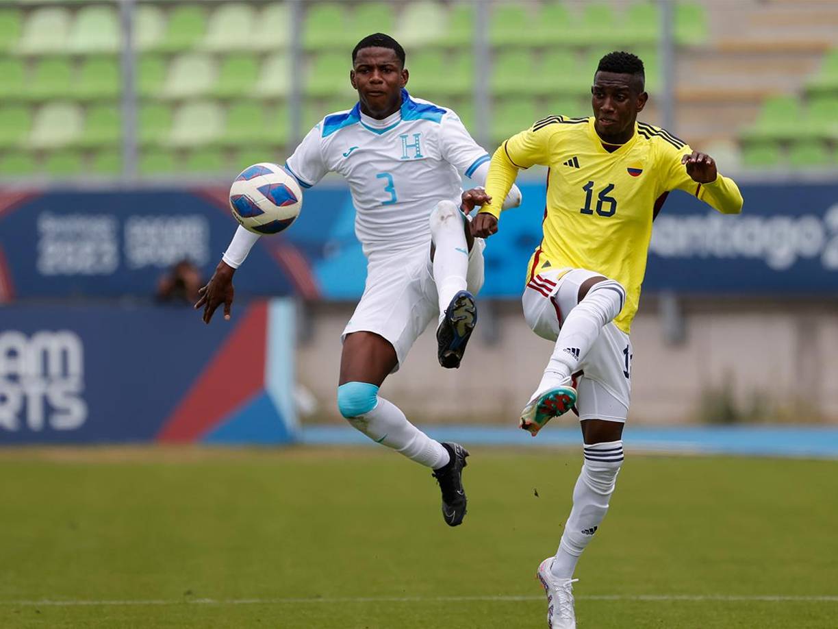 Julián Martínez fue utilizado como lateral por la banda izquierda. En Olimpia destaca como zaguero central.