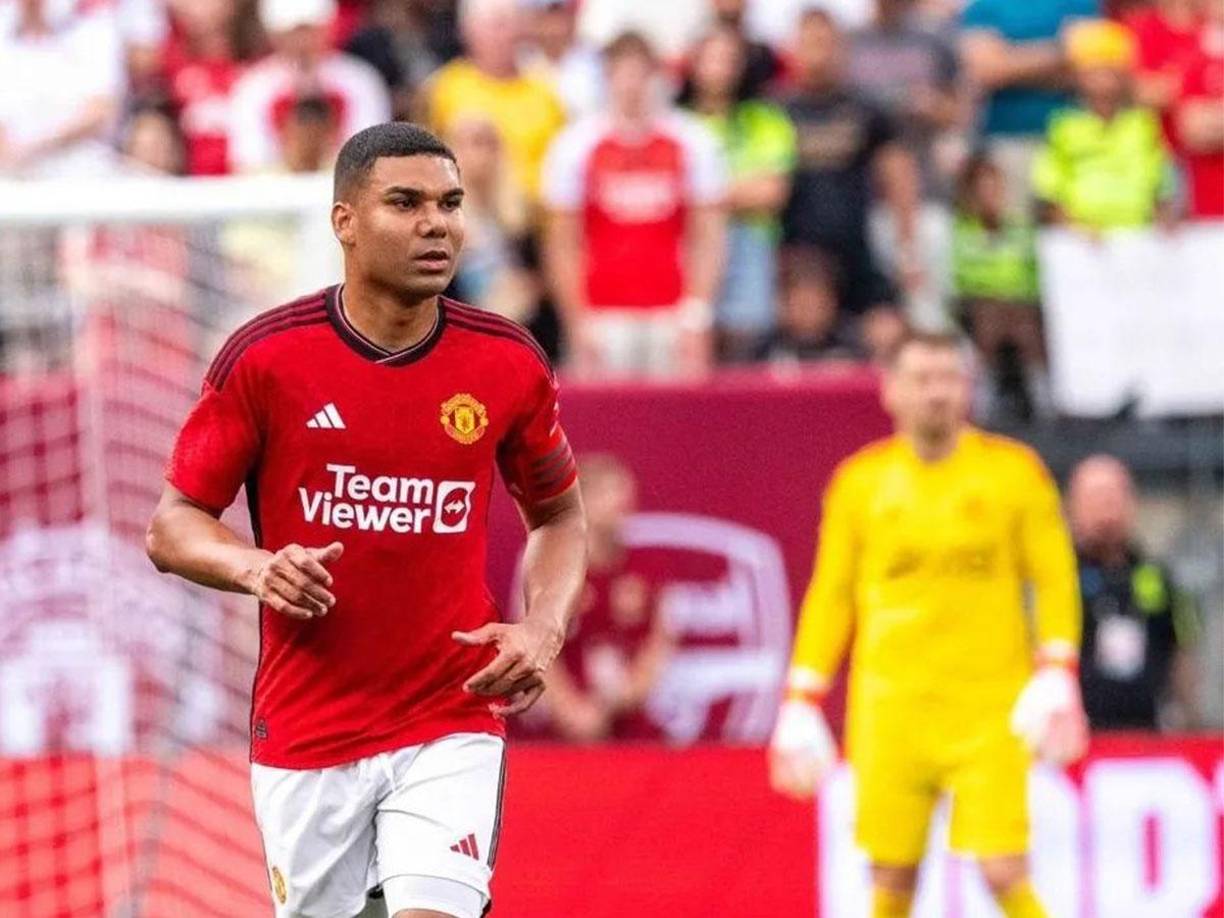 Según prensa inglesa, el PSG está interesado en el brasileño Casemiro para la próxima temporada. El centrocampista podría abandonar el Manchester United y además también tiene ofertas del Al Hilal para ir a jugar a Arabia Saudita. 