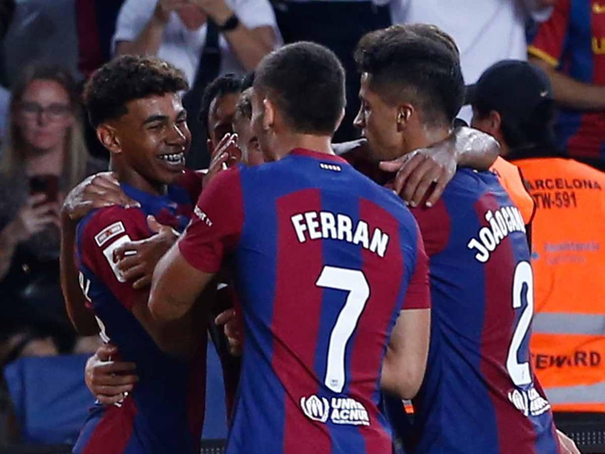 La victoria azulgrana se vio precedida por la decisión del Barça de romper relaciones institucionales con el Sevilla, después de que este rechazara sentarse en el palco en “repulsa” por el denominado ‘caso Negreira’, en el que se investigan supuestos pagos del equipo azulgrana a empresas de quien fuera número dos de los árbitros. 