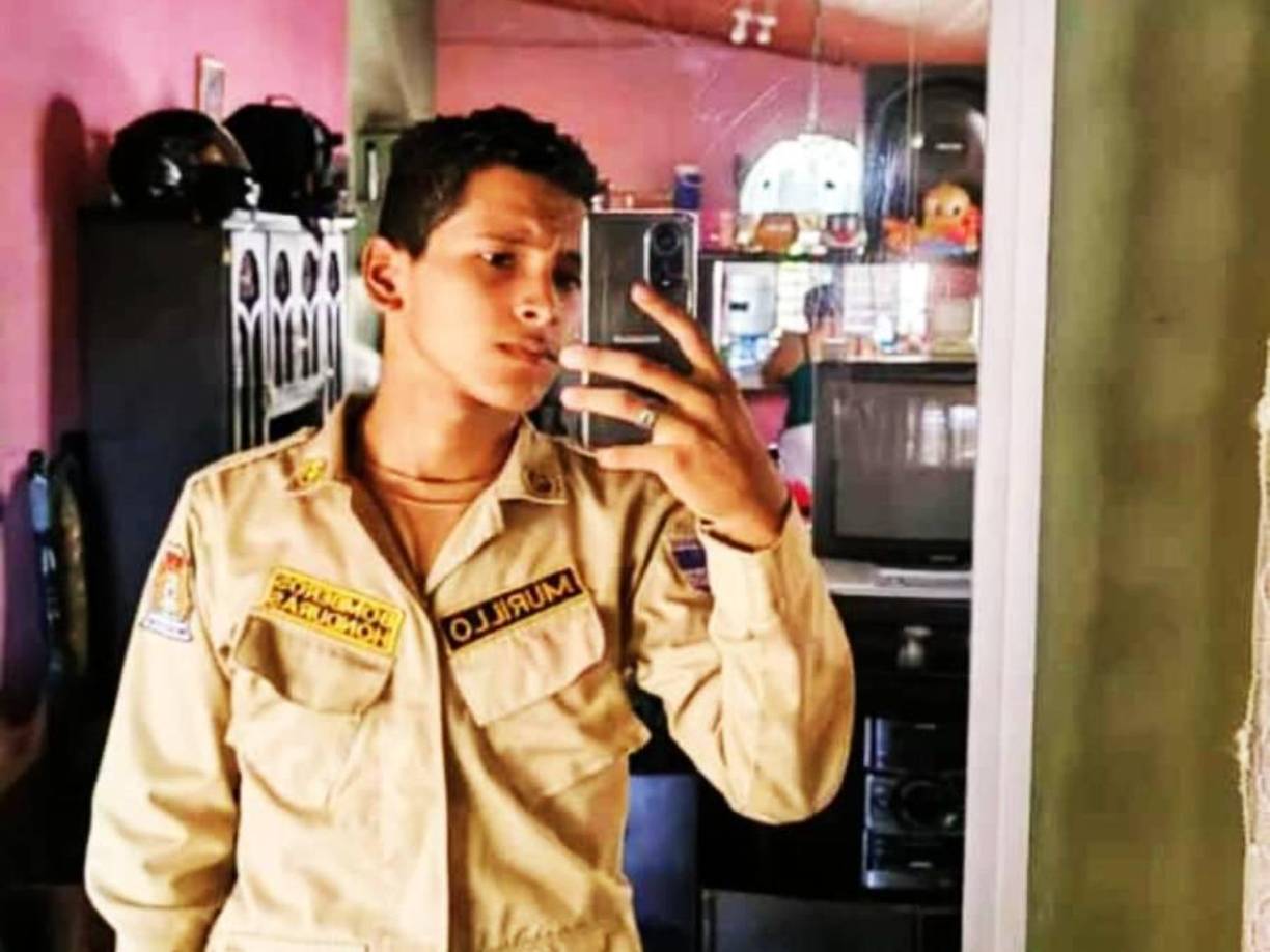 Los familiares del menor relataron que ayer era su día libre, pero decidió ir a trabajar porque un compañero le pidió que le fuera ayudar a lavar unos frízeres y que lo iban a despachar temprano. Indicaron que el jovencito era bombero voluntario y boxeador.
