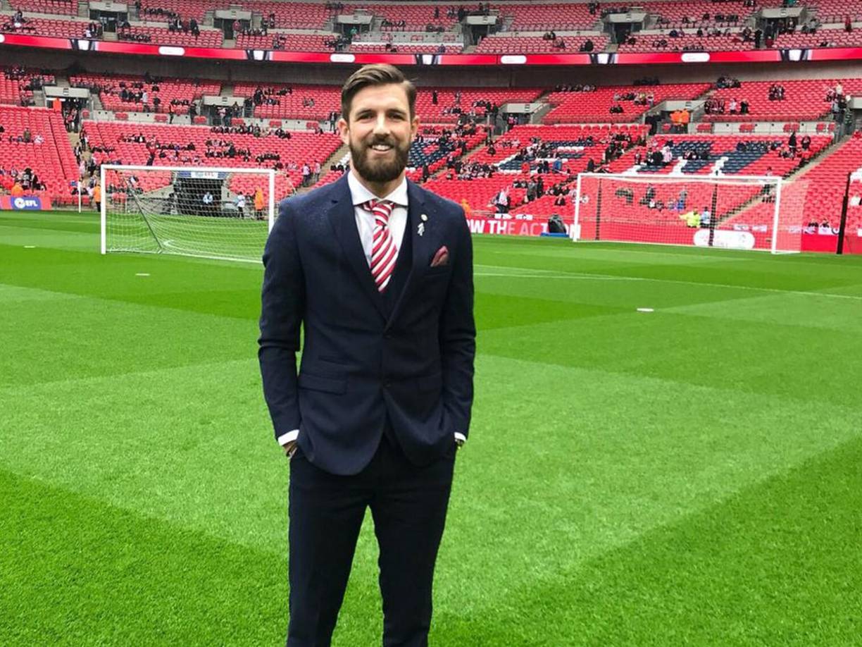 Josh siempre llevará en su memoria el recuerdo de su difunta esposa, quien lo acompañó en todos sus éxitos.