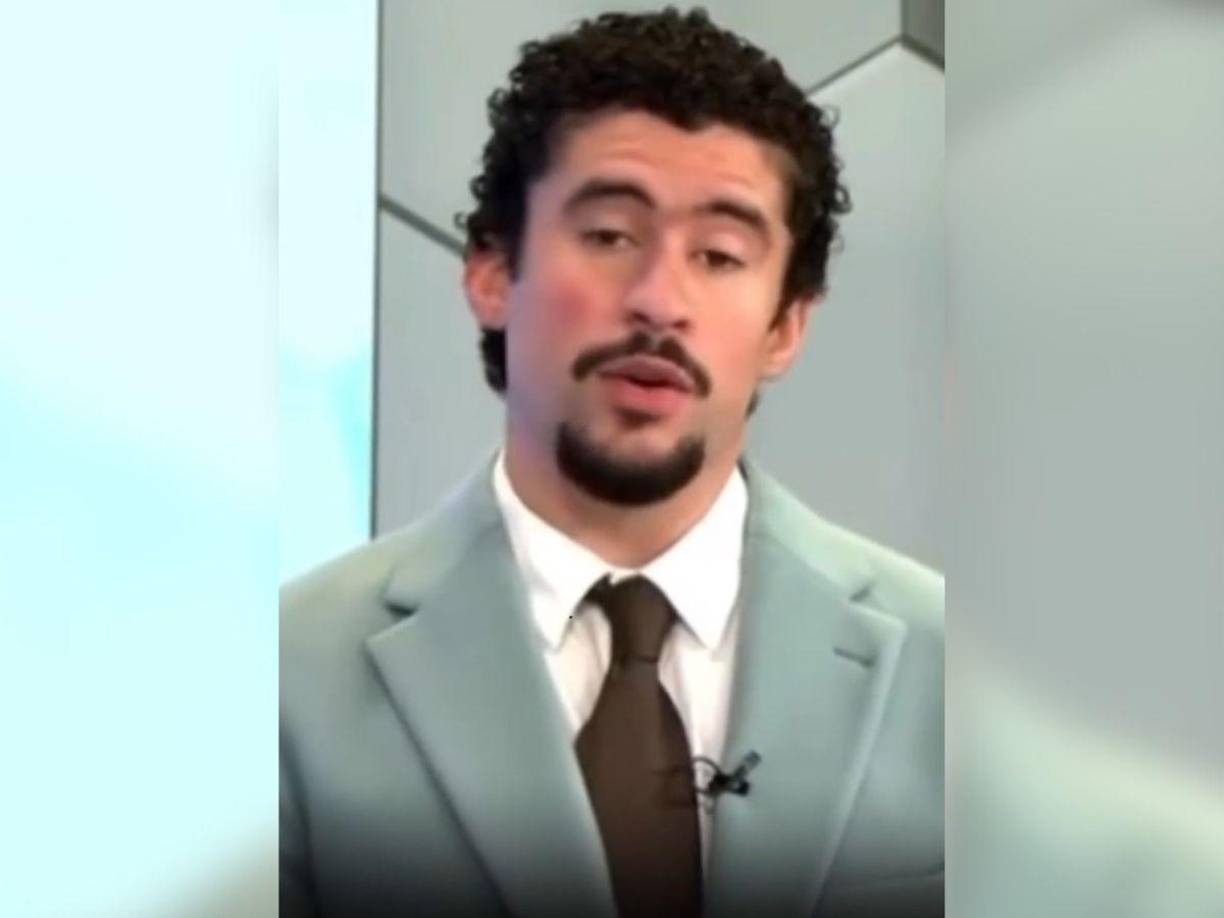 A unos días de estrenar su nuevo disco, Benito Martínez, nombre verdadero del cantante, dio de qué hablar en los primeros días de este 2025 al convertirse en presentador de noticias para una famosa cadena de televisión de Puerto Rico. Las imágenes de su nuevo trabajo se volvieron virales en redes sociales.