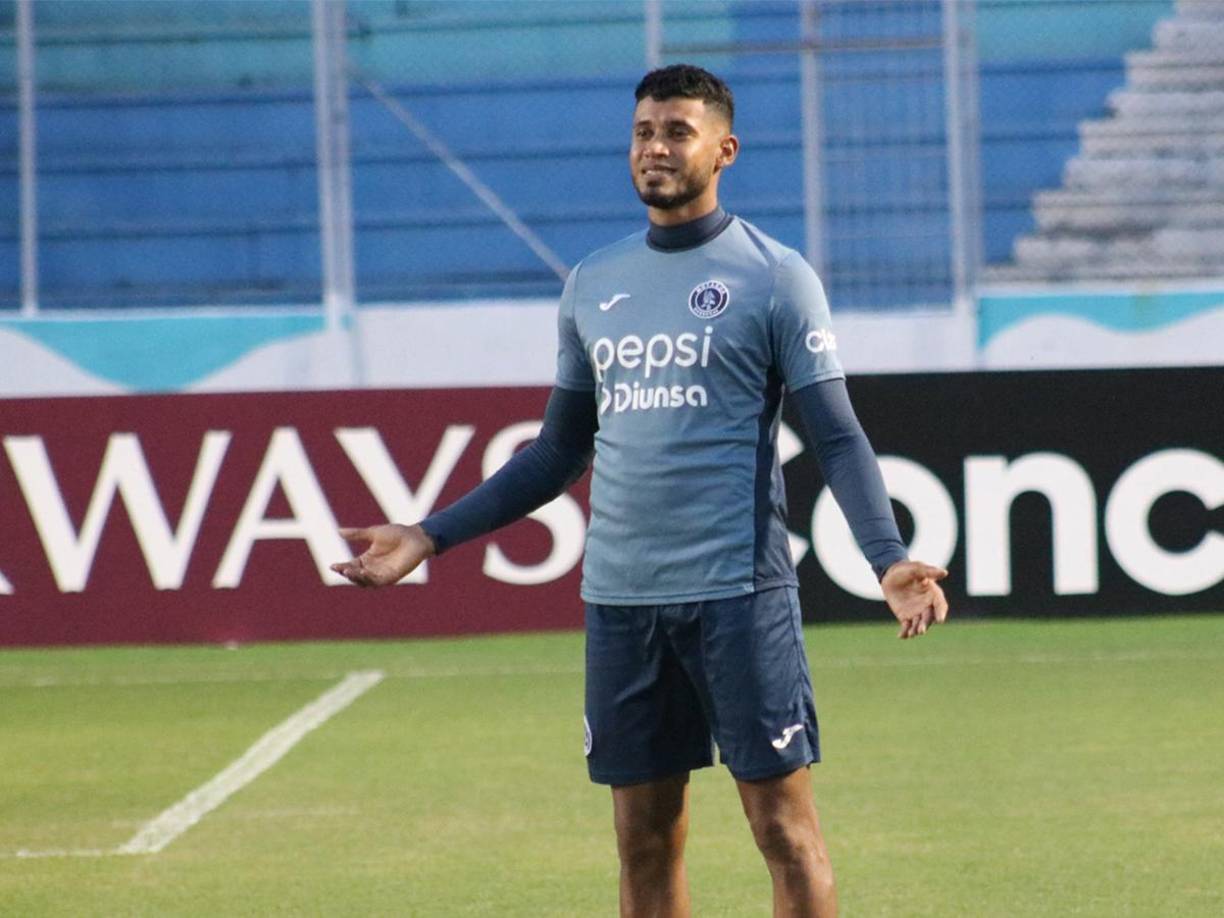 Marcelo Pereira: Es baja en Motagua por acumulación de tarjetas amarillas. 