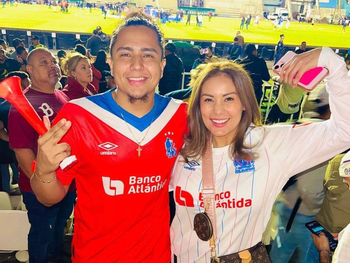 Fue la misma Elsa Oseguera quien utilizó sus redes sociales para exponer a su esposo y dejar en claro que no atraviesan por un buen momento en su matrimonio. 