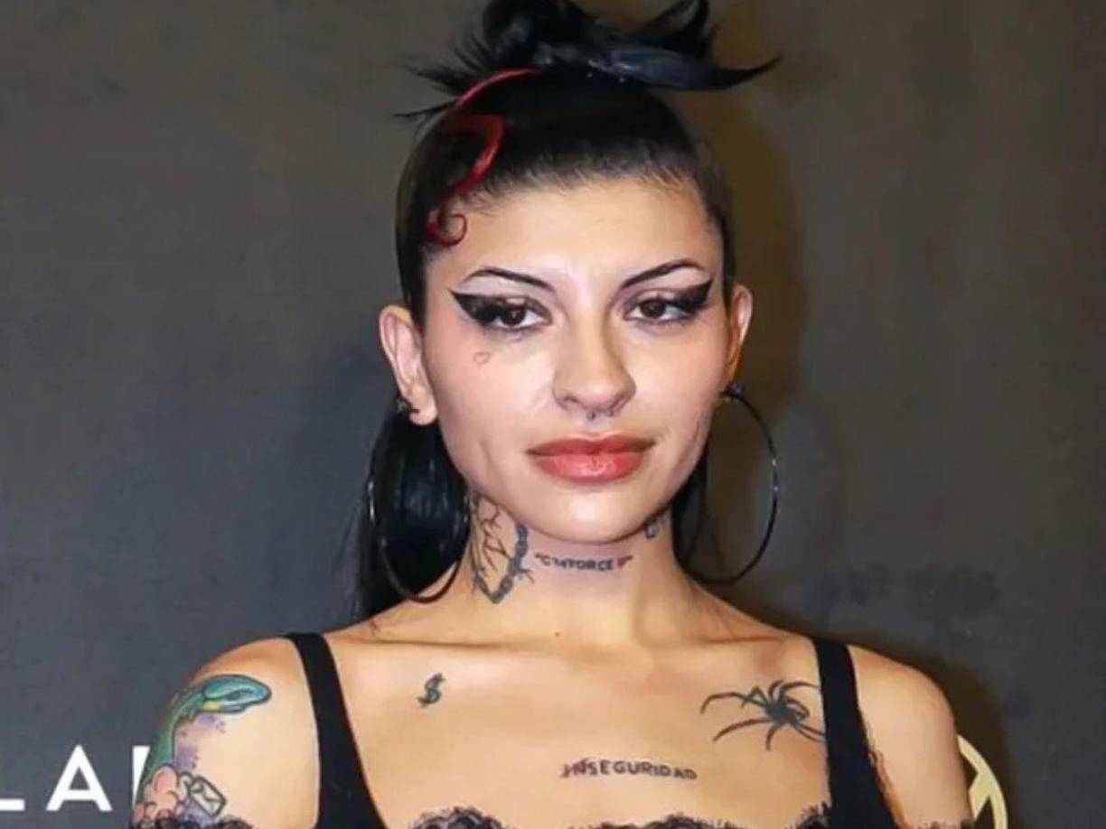 Sin embargo, es la letra de su canción la que llamó la ateanción, ya que su juego de palabras haría referencia a su relación y ruptura con el padre de su hija Inti.