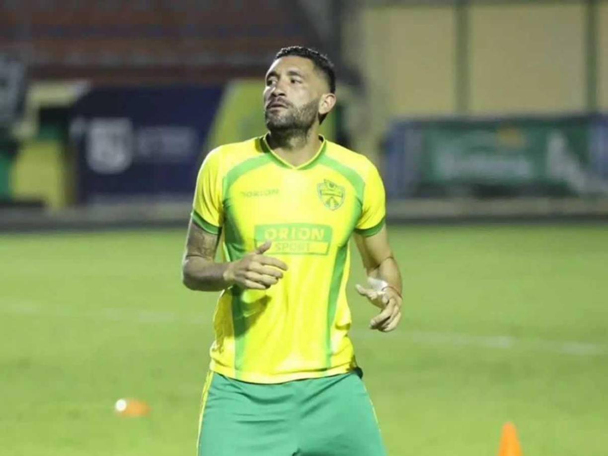 Nicolás Gómez - El defensor uruguayo llega al país para estampar su firma con el Juticalpa FC. El central llega procedente de la Primera División de Uruguay, mismo club donde jugaba Sebastián Cardozo.