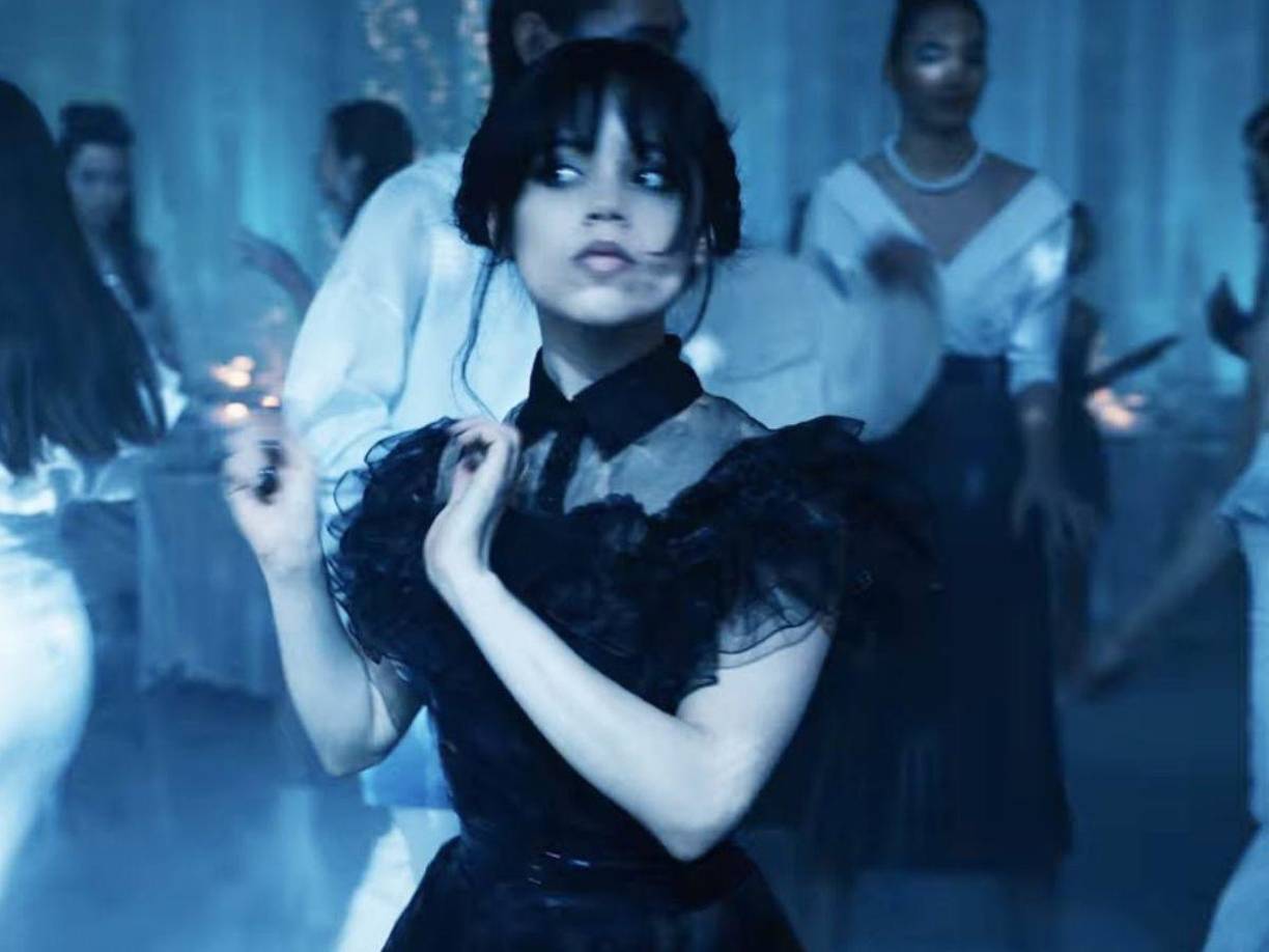 Otras series que entran dentro del TOP 10 son: Bridgerton Temporada 1 con 113,3 mil millones, Gambito de Dama Temporada 1 con 112, 8 mil millones, El agente nocturno con 98 millones, Stranger Things 3 con 94 millones, Bridgerton Temporada 2 con 93 millones, The Wicther temporada 1 con 83 millones y The Watcher con 79 millones de vistas.