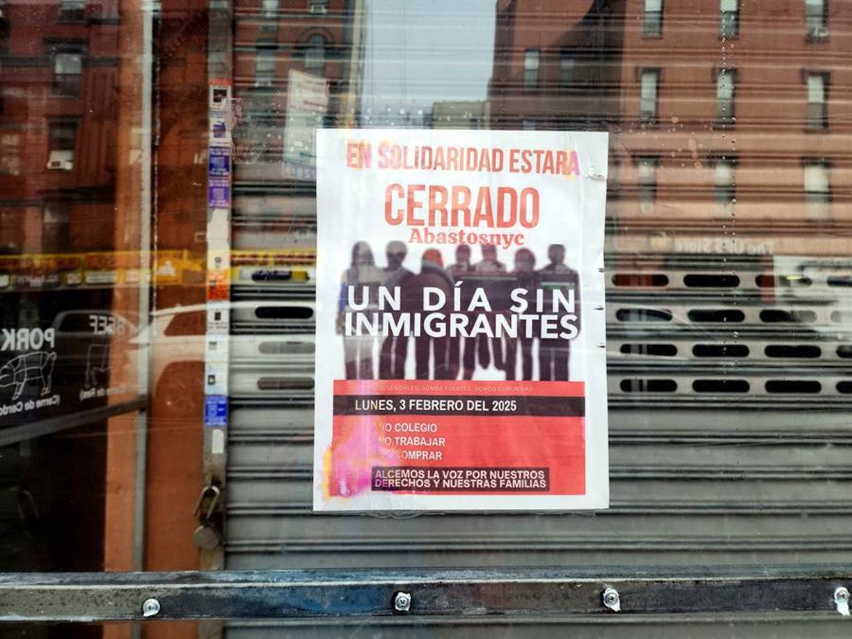 En varios comercios hispanos colgaron letreros que informaban del cierre para sumarse al ‘Día sin inmigrantes’ y en solidaridad con esta comunidad.