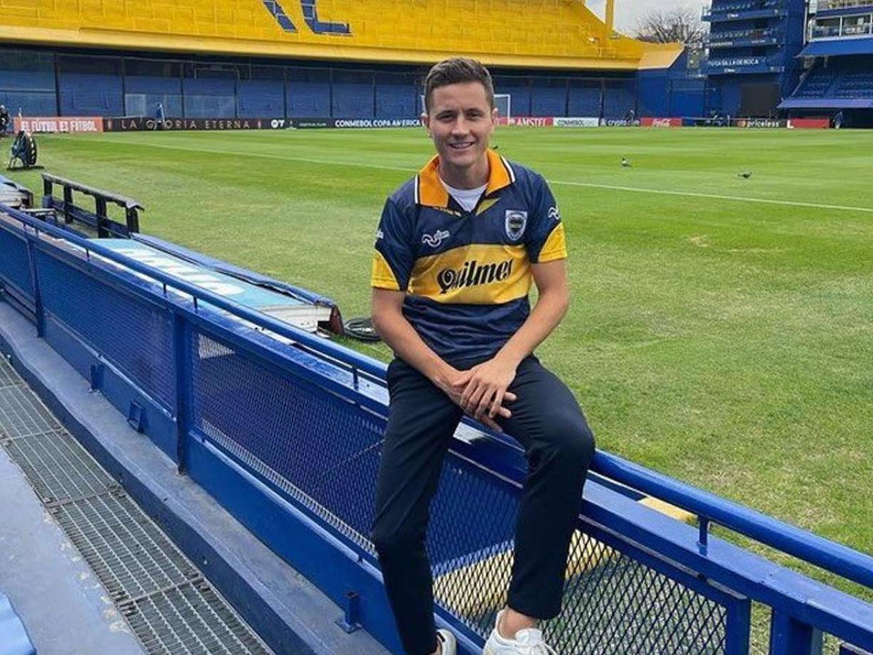 Ander Herrera (35 años) está un paso más cerca de despedirse del Athletic Club de Bilbao y cambiar su pasión por la de Boca Juniors, club del que es hincha confeso desde hace tiempo. El futbolista ha recibido ya permiso del club rojiblanco para que negocie las condiciones de su contrato con Boca. Gastón Edul lo pone como refuerzo Xeneize, lunes o martes estaría llegando a Argentina.