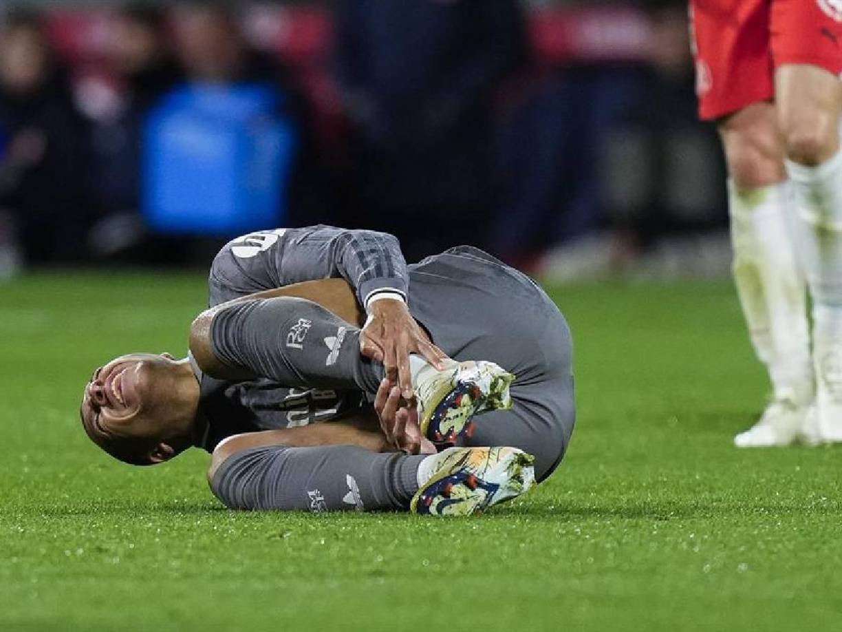 Luego una falta clarísima a Mbappé que derivó en un córner a favor del Girona, produjo el nuevo enfado de Ancelotti.