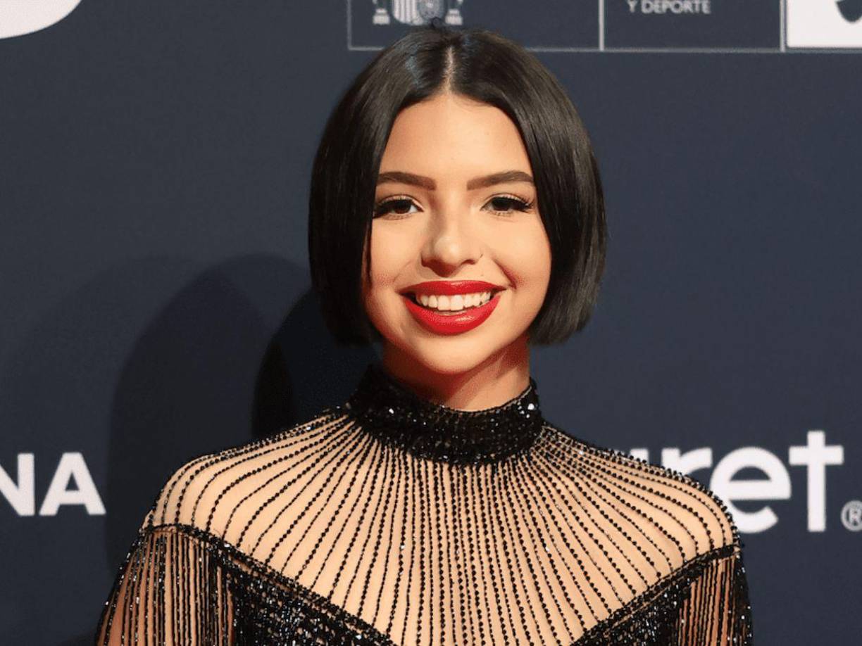 Al igual que la cantante, este reconocimiento también se le fue otorgado a grandes celebridades como Dulce María, Mabel Cadena, Bu Cuarón, Macarena García y Galilea Montijo.