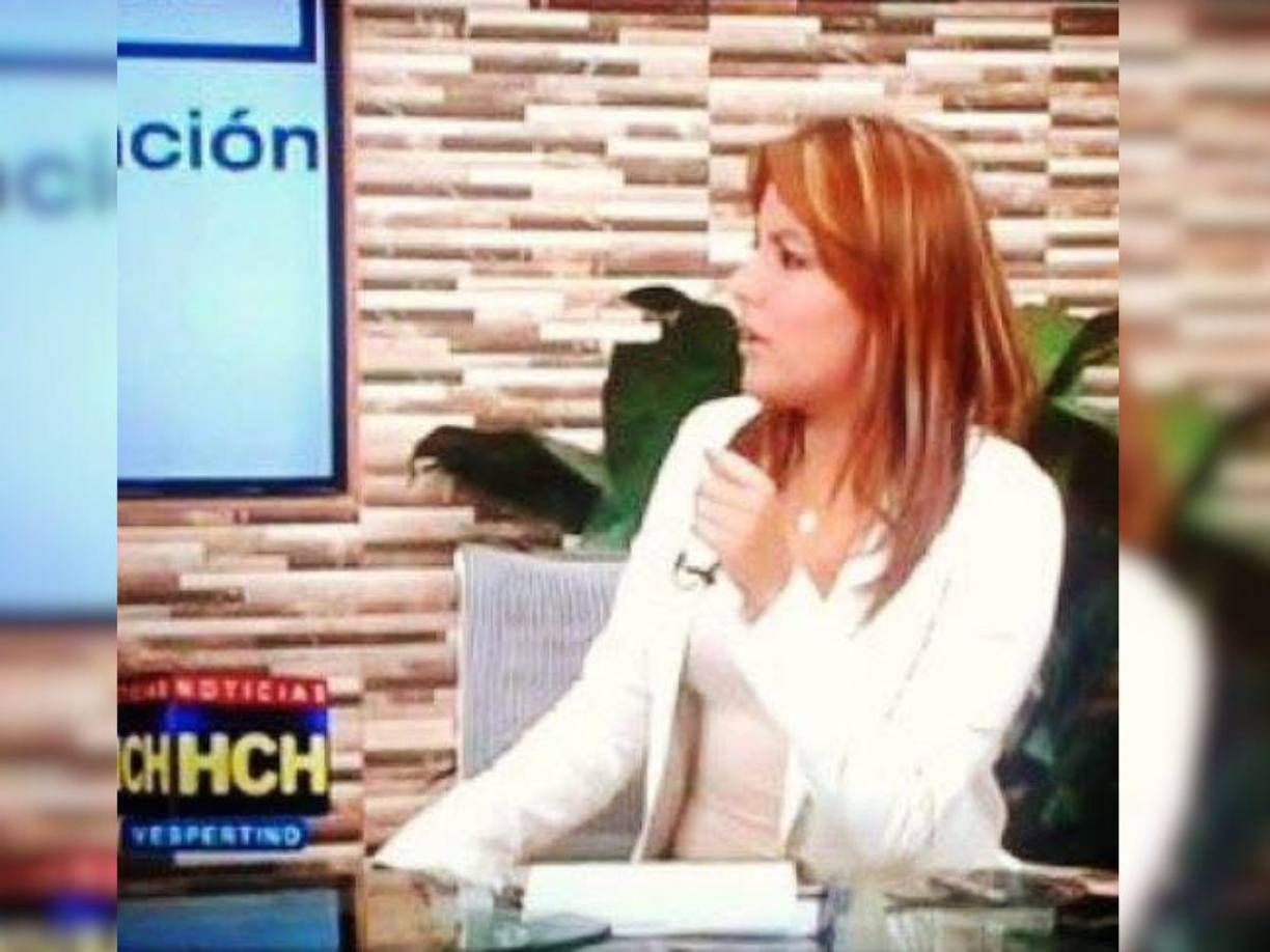 Saraí Espinal dio sus inicios en televisión como presentadora del noticiero vespertino de HCH. 