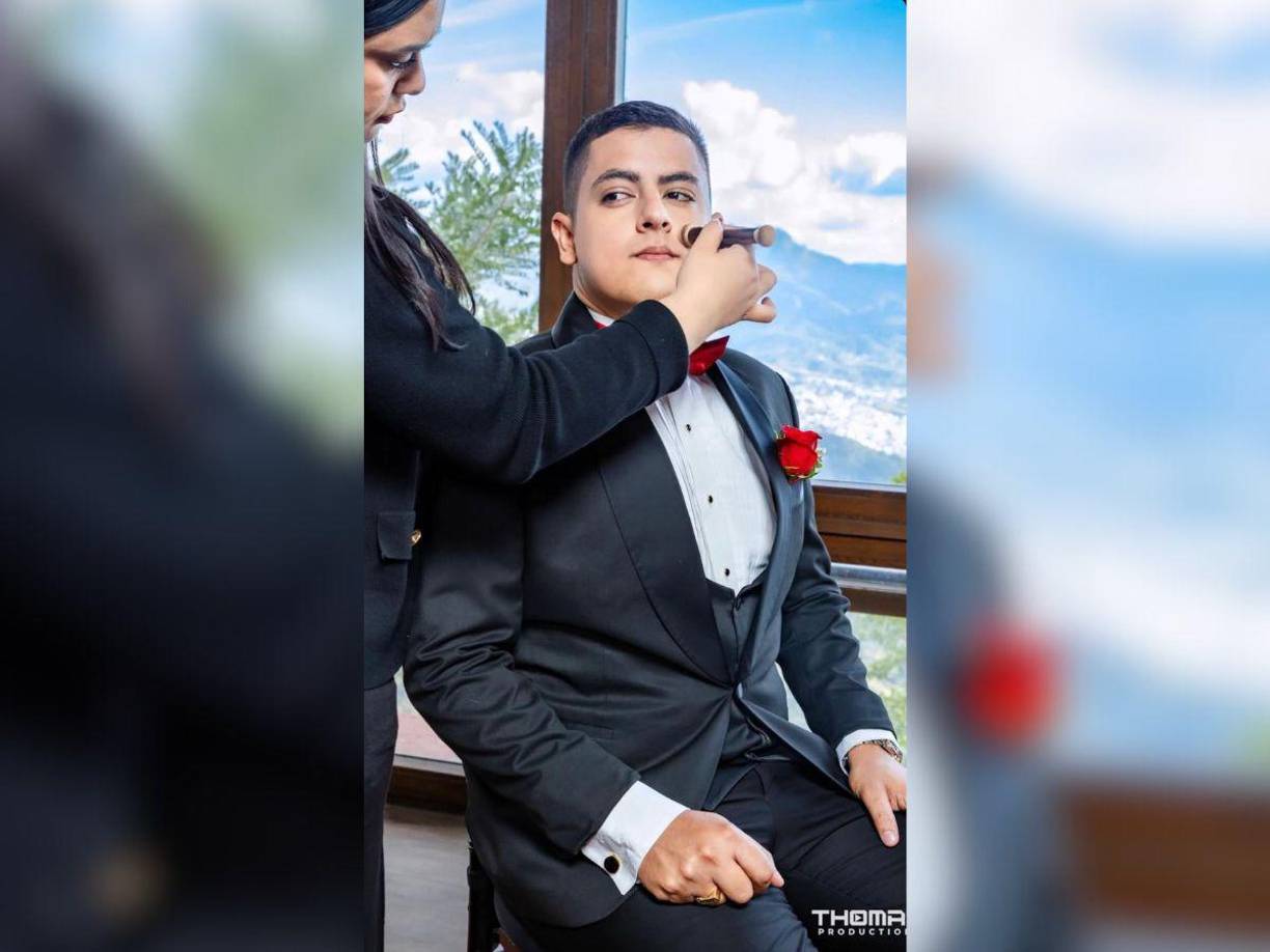 Asimismo, el proceso de preparación de su esposo para esa noche especial. 