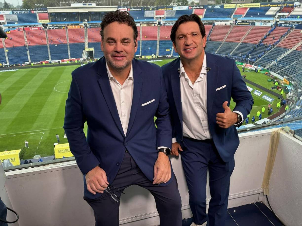 Estas declaraciones han generado opiniones divididas: mientras algunos consideran inaceptable el comportamiento de Aguirre, otros apuntan que el lanzamiento de objetos desde las gradas representa el verdadero problema.