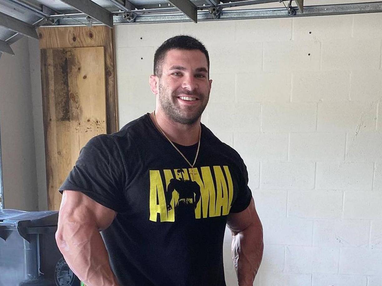 Derek se ha proclamado Míster Olympia 2023 en apenas su segundo año participando en el certamen, pero ha llamado la atención por su trayectoria como atleta desde sus tiempos en el instituto.