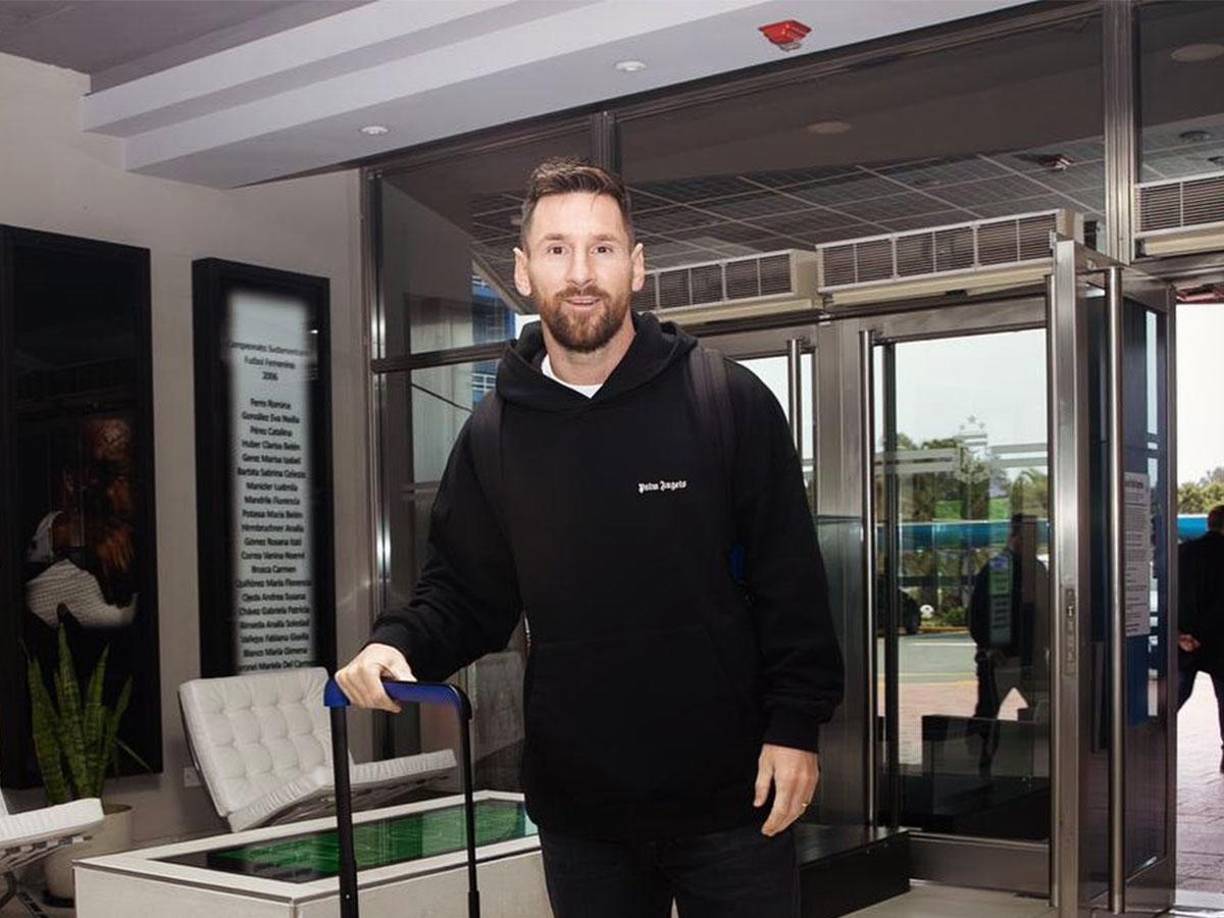 Otro motivo es que Messi viajó solo a Argentina para la doble jornada de Fecha FIFA en las eliminatorias rumbo al Mundial de 2023. Anto se quedó en Estados Unidos junto a sus tres hijos, Thiago, Mateo y Ciro.