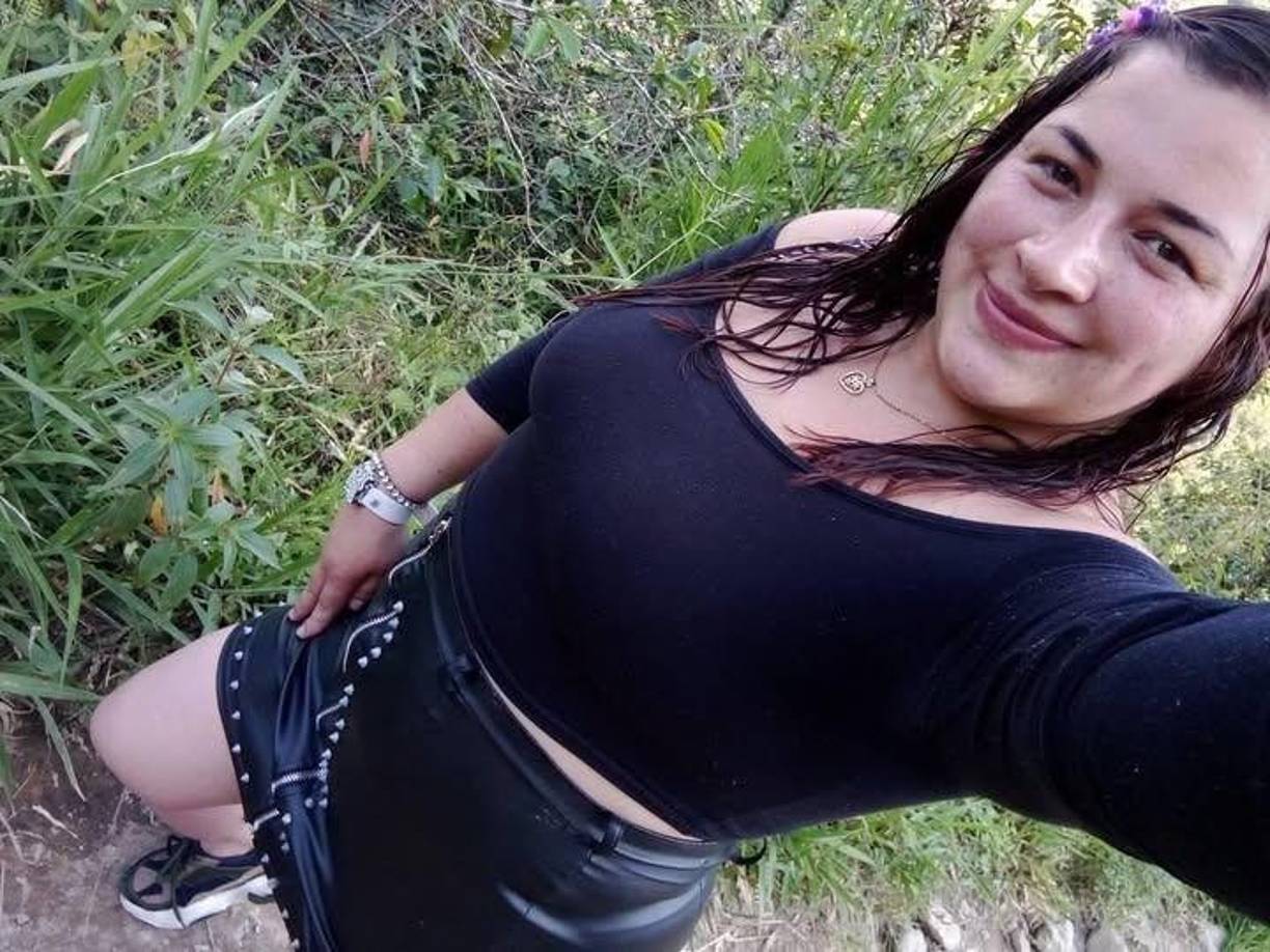 Pese a los esfuerzos por alertar a las autoridades y solicitar asistencia médica, Yuliana falleció antes de la llegada de los servicios de emergencia.