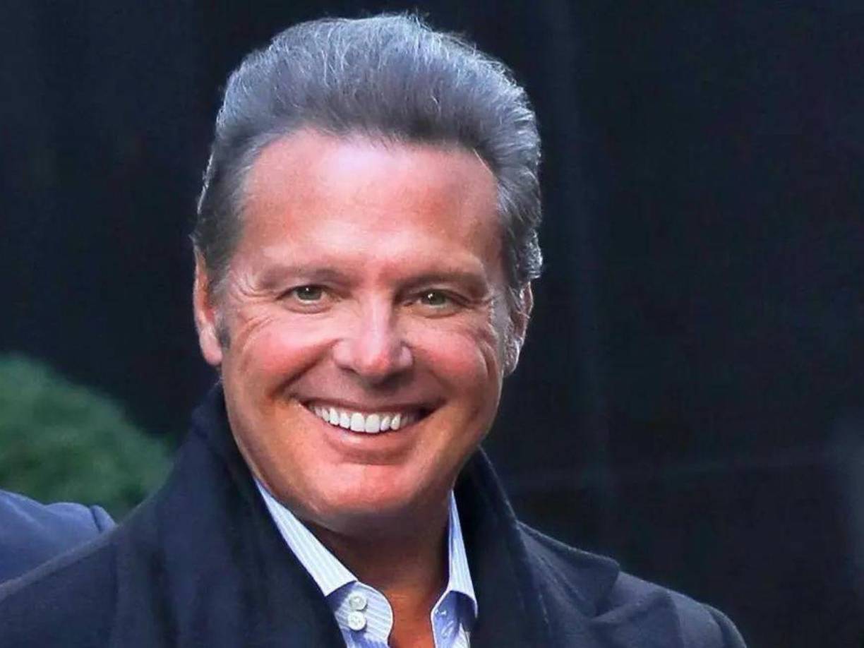 Ambos fueron captados por la revista española Semana, la cual reportó que la pareja fue vista en un centro comercial en Castellana, Madrid, haciendo compras navideñas.