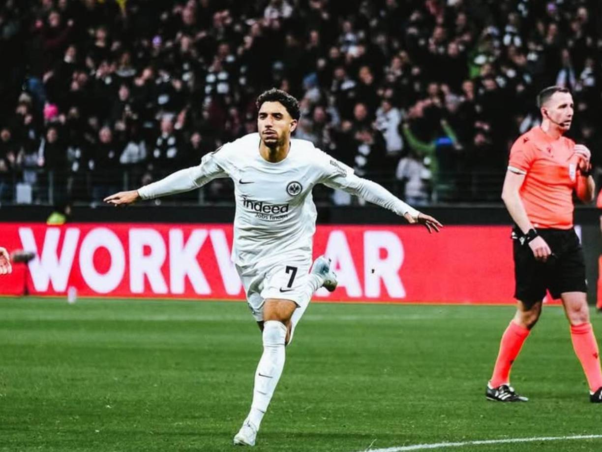 Por último pero no menos importante aparece la figura del delantero egipcio de 25 años del Eintracht Frankfurt, Omar Marmoush. El jugador también se encontraría en la hoja de ruta de un Manchester City donde Guardiola necesita tantos de la segunda línea y para quitar responsabilidades en este sentido a Haaland.