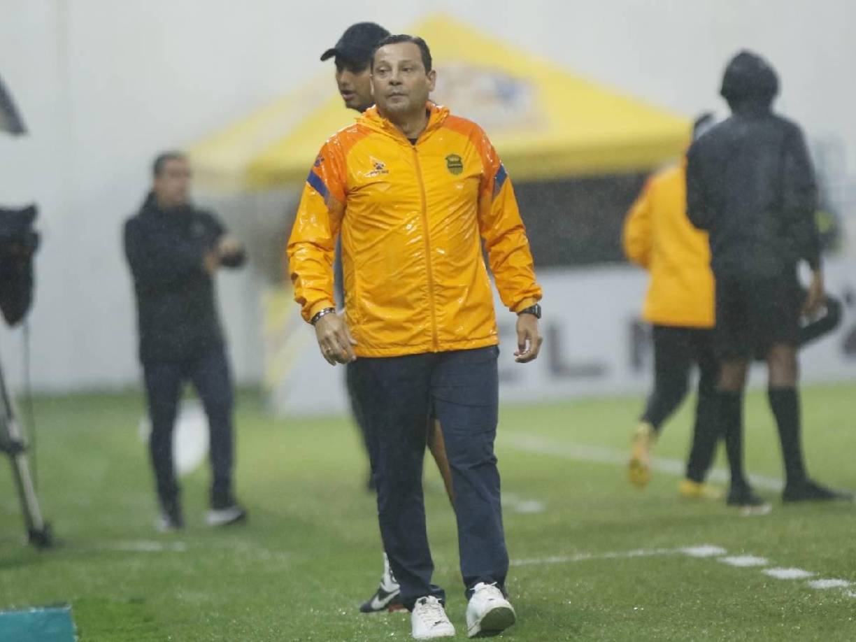El entrenador tico Jeaustin Campos lleva al Real España a las semifinales del Torneo Apertura 2024 donde enfrentará a Motagua. 