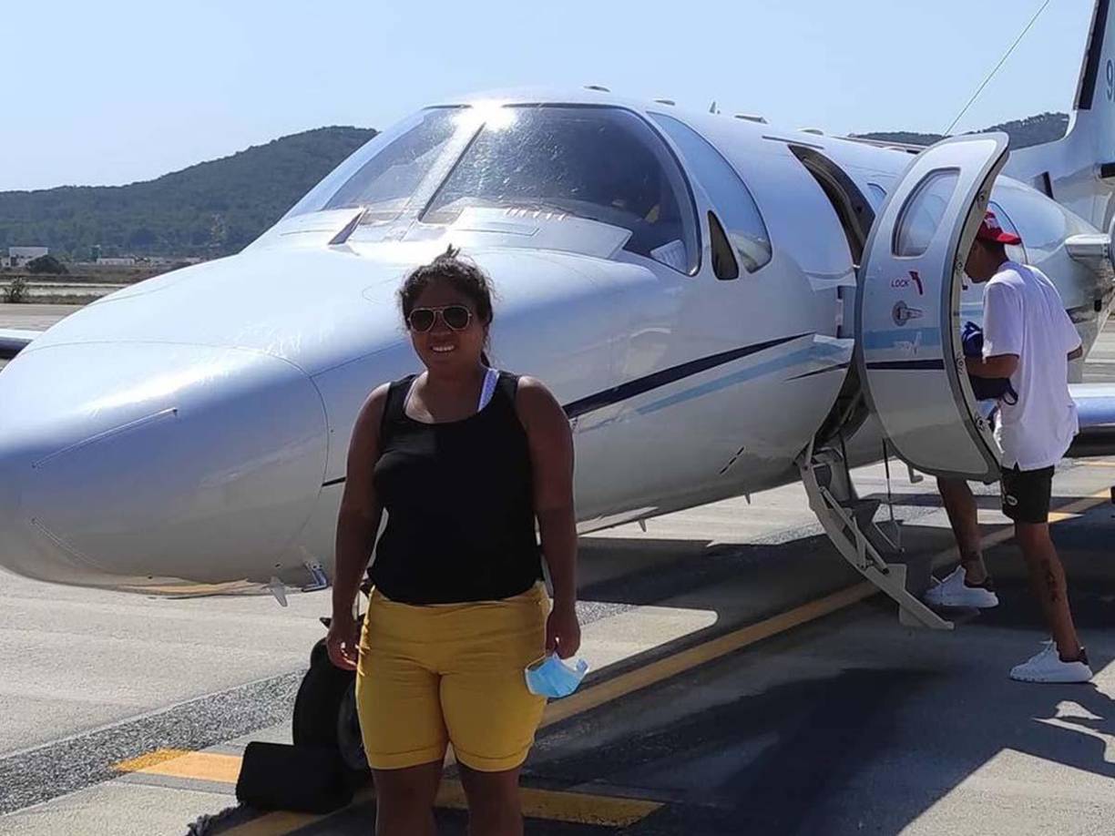 Laborar para el jugador del Atlético le cambió la vida de forma rotunda: ‘no por la paga, si no por cómo son ellos porque la verdad me tratan muy bien, me hacen sentir parte de su familia y eso me motiva a seguir mejorando cada día en mí trabajo’, dijo hace unos años en charla con Diez. 