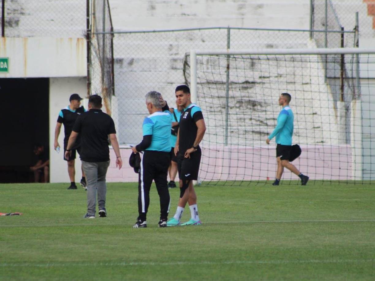 Rueda llamó a Luis Palma para conversar y estuvieron varios minutos dialogando. El DT de la Bicolor indicó que espera que el jugador del Celtic no resienta sus molestias para que pueda ser titular.