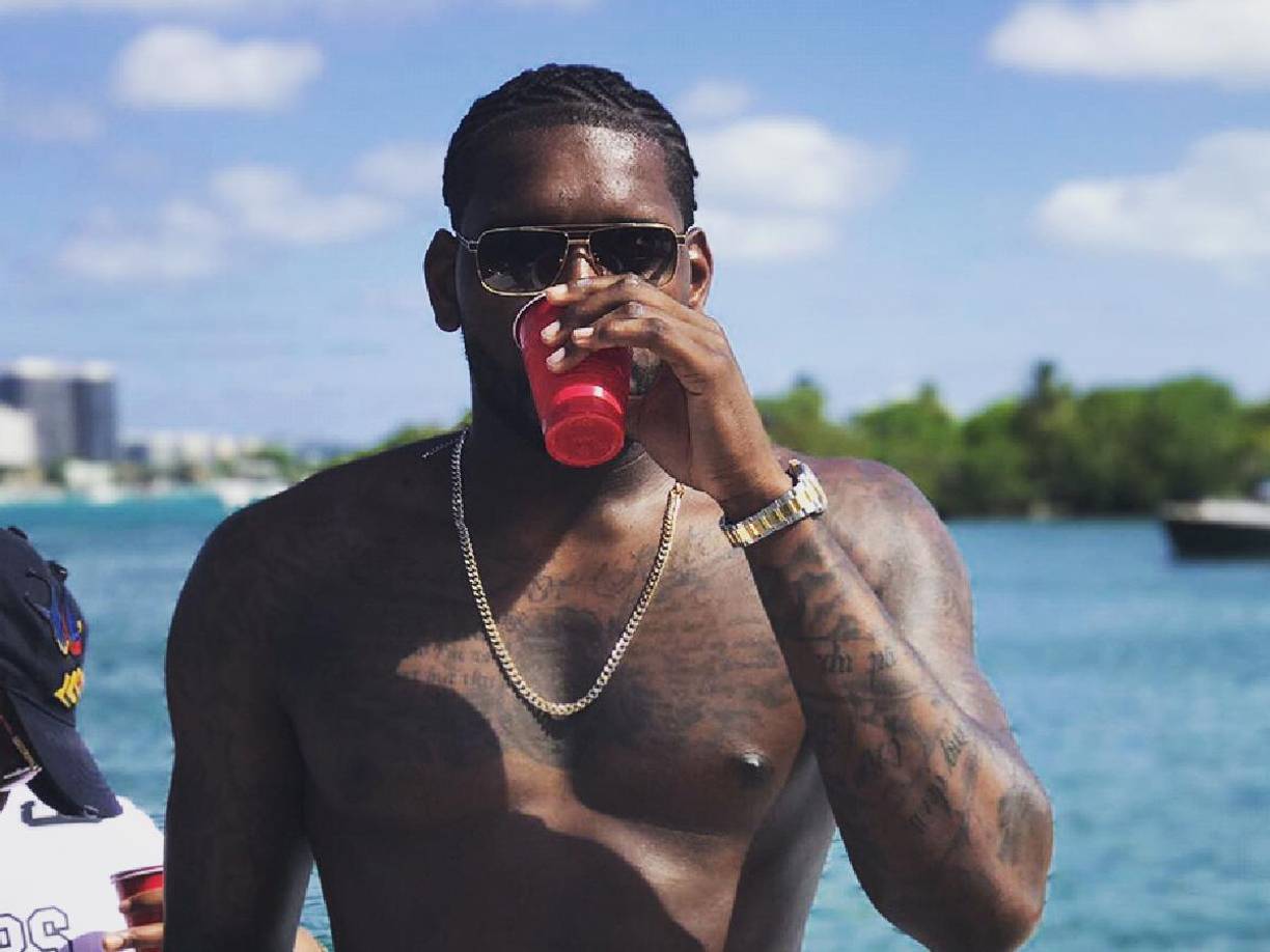 El futbolista fue detenido por la policía aduanera del Reino Unido y este es el motivo por el que es acusado. ¿Cuántos años enfrentaría?