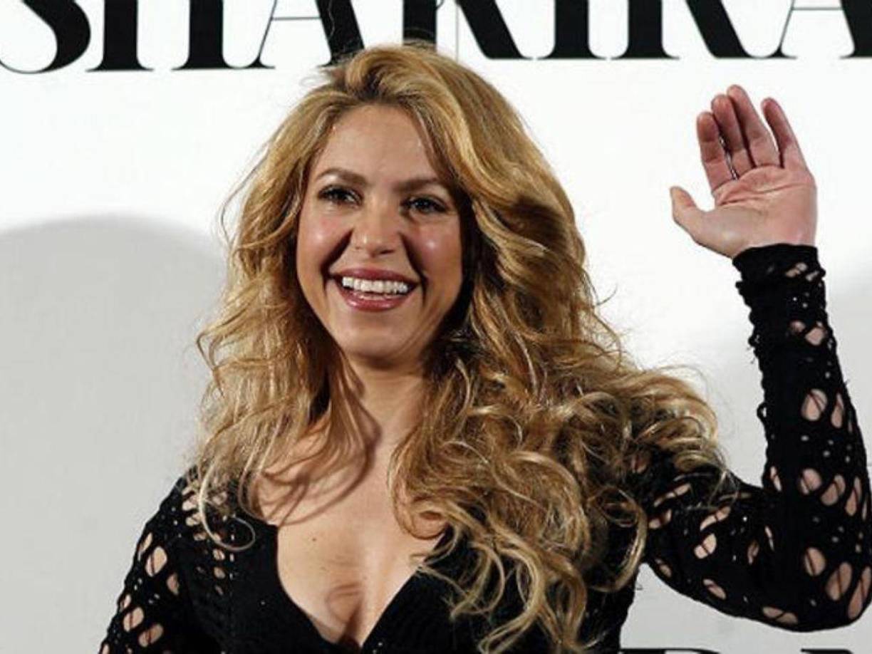 A cambio de su trabajo y su discreción, la artista de 45 años ofrece 2,400 dólares de salario y viáticos; la niñera podrá vivir en la mansión de la artista que ha sido muy comentada desde que se supo que Piqué, después de la insistencia de la cantante, aceptó que sus hijos dejaran Barcelona.