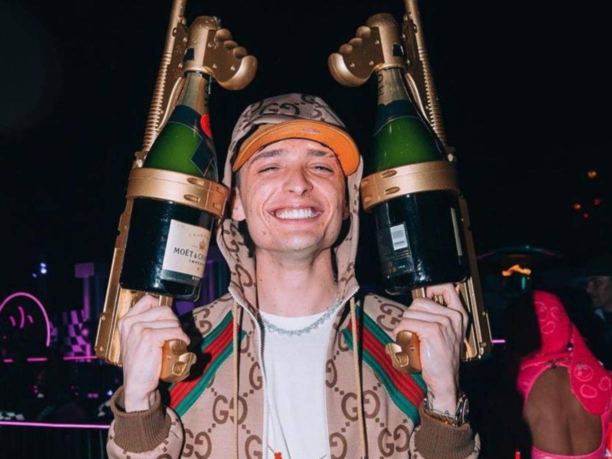 Peso Pluma no habría tomado a la ligera las más recientes amenazas del Cártel Jalisco Nueva Generación que fueron colocadas en narcomantas en la ciudad de Tijuana, Baja California.