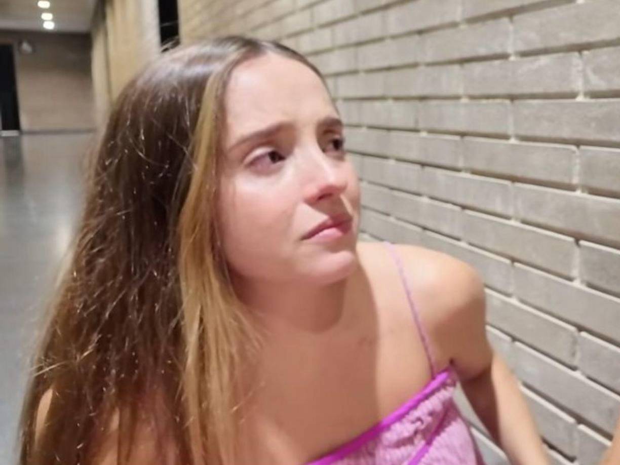 “No sé por qué para mí es como que le subo el volumen a tantas cosas que pueden ser muy fáciles para los demás. Pero pensar en todo el viaje sin ti, Nunca he viajado sin ti. Voy a estar obviamente con mis suegros ayudando (me). No sé. Me da ansiedad”, dijo, entre lágrimas, Evaluna.