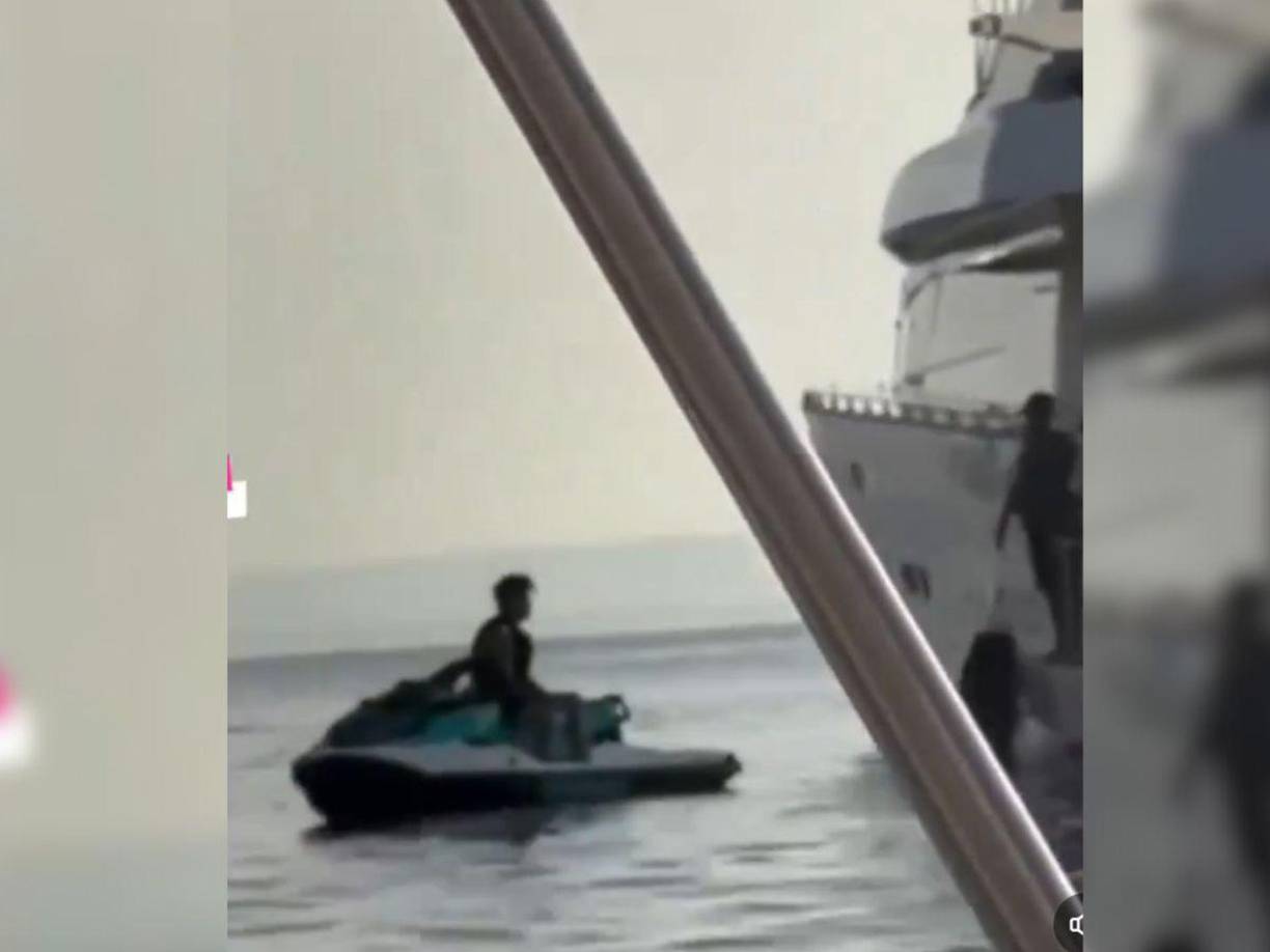 Durante su luna de miel en Los Cabos, Baja California Christian Nodal y Ángela Aguilar vivieron un incómodo momento cuando un grupo de turistas logró captar al famoso cantante en una moto acuática.