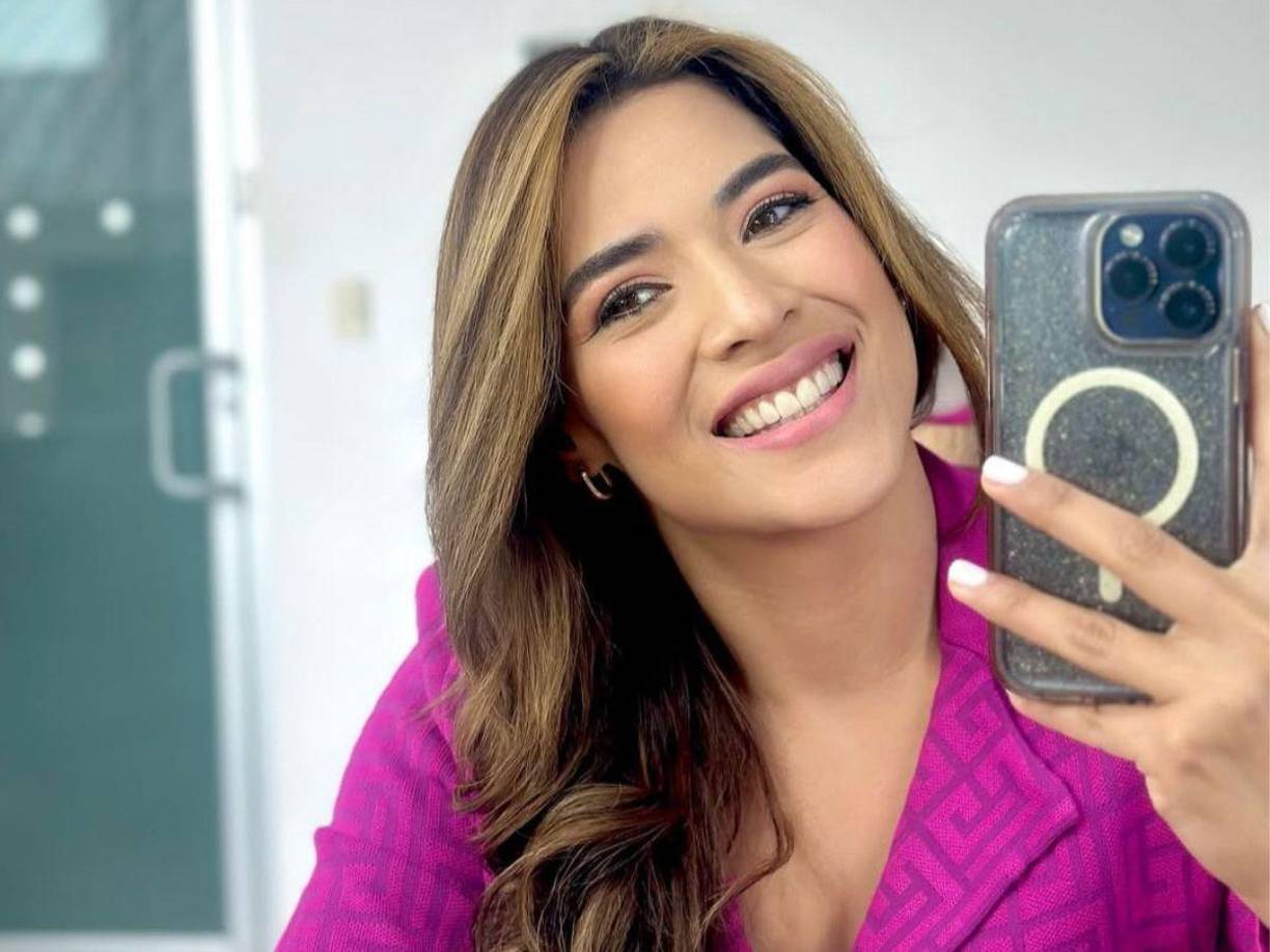 “Hoy tengo un cambio de look, ser rubia es muy caro, es demasiado caro mantener un pelo rubio, primero por los tratamientos, el tiempo. Entonces es bien complicado”, explicó Carolina Lanza. 