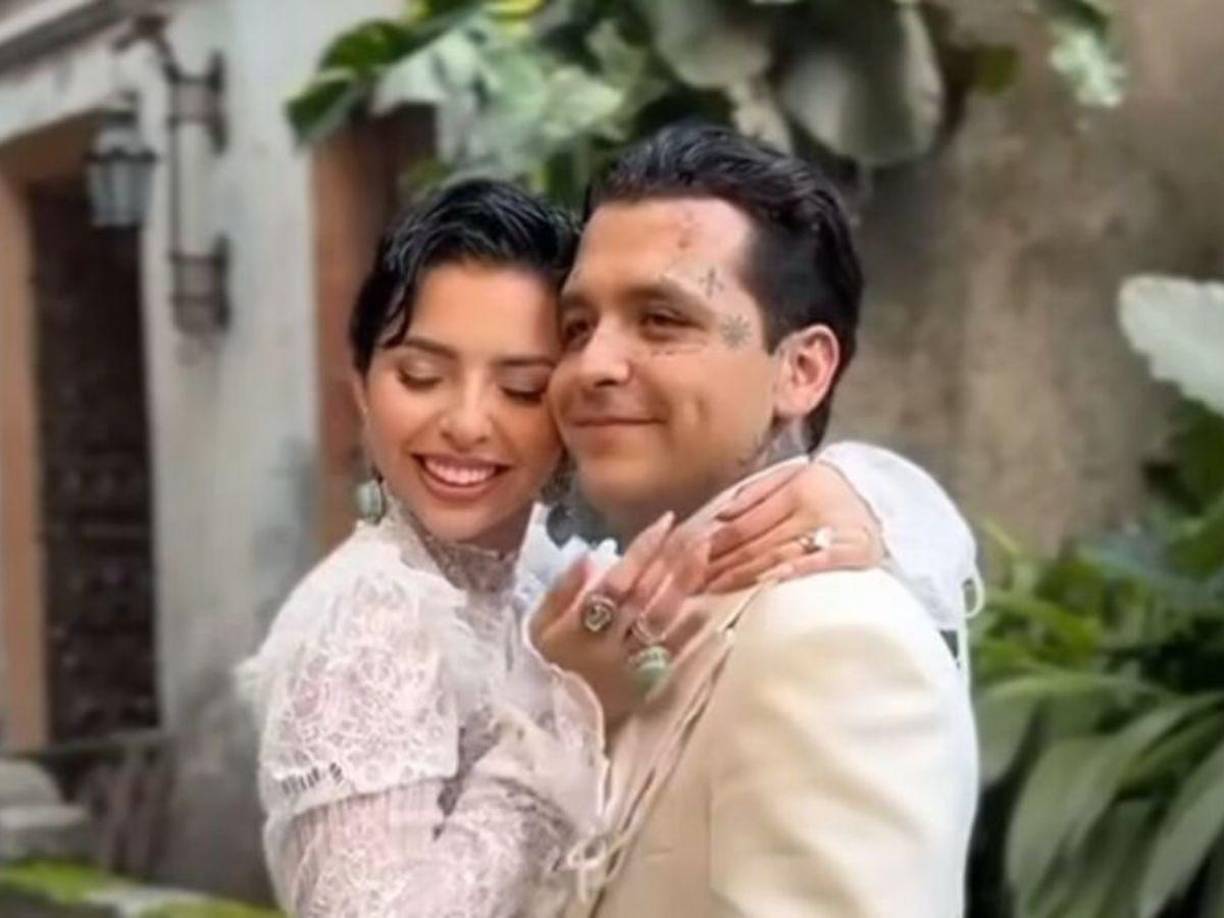 La mañana de este miércoles 13 de noviembre la relación sentimental entre los cantantes, Ángela Aguilar y Christian Nodal volvió a robar toda la atención de los espacios de la farándula después de que se filtrara el acta de matrimonio que firmaron en julio pasado en su boda celebrada en el estado de Morelos. 