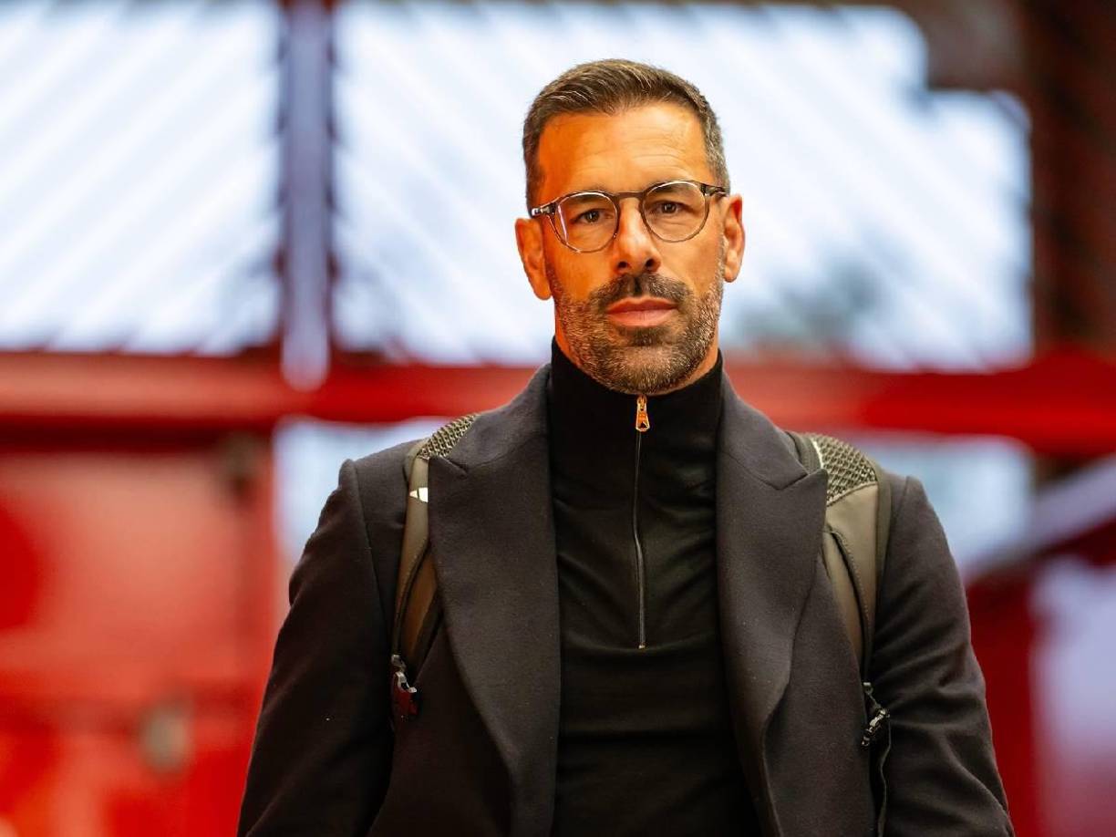 Tras su paso como DT interino del Manchester United, Ruud van Nistelrooy, de 48 años, estaría cerca de llegar al Leicester City, siempre de Inglaterra.