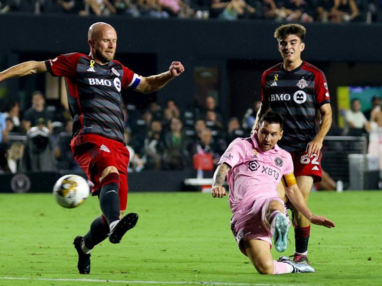 Messi estuvo activo en el juego, pero lamentablemente no pudo seguir.