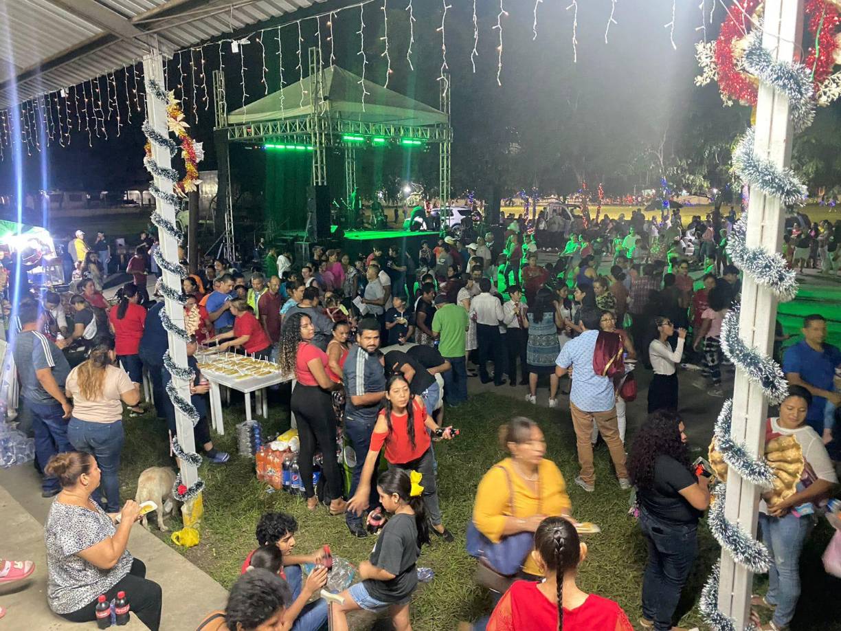 Justamente ese domingo un gran cantidad de personas se concentraron en la cancha de la colonia San Antonio para festejar la Navidad entre vecinos.