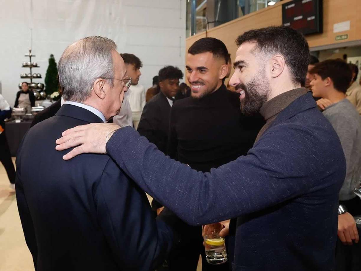 Florentino Pérez charlando con Dani Carvajal y Dani Ceballos durante la comida navideña.