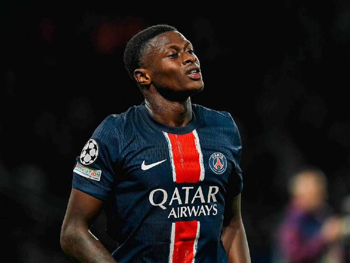 Según Daily Mail, Amorim estaría interesado en Nuno Mendes (22 años), lateral izquierdo del PSG con el que coincidió en el Sporting CP