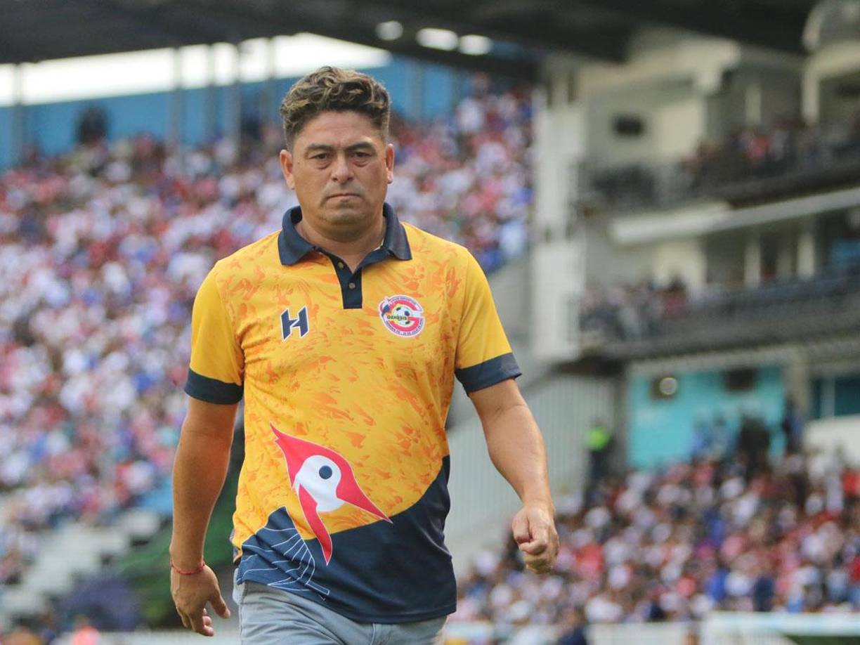 Reynaldo Tilguath: El técnico del Génesis dejó claro que todavía no tiene claro continuar con el club para el 2024 si algunas situaciones no cambian en la institución de cara a lo que viene. Se rumora que Olancho FC lo pretende. 