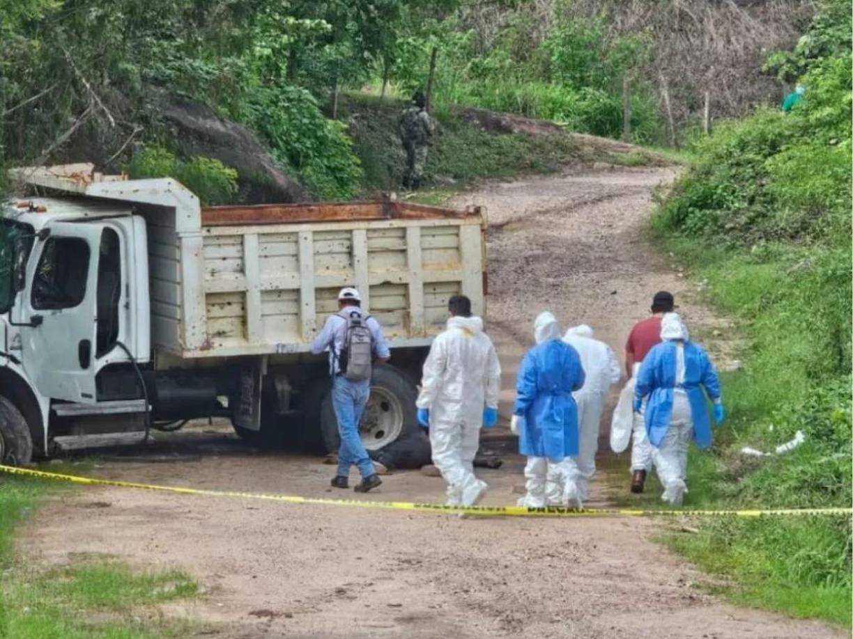 Los cuerpos acribillados de 19 personas fueron encontradas en un camión de volteo en Chiapas, México, informaron los agentes policiales el lunes por la noche. 