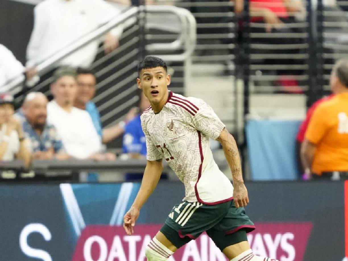 Delanteros: Uriel Antuna del Cruz Azul, estaría en una de las bandas y completaría la zona de ataque de México ante Honduras.