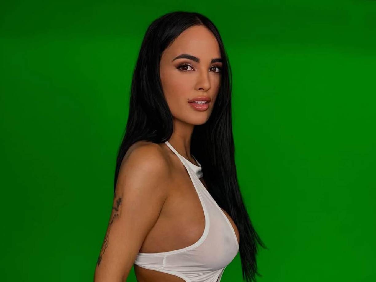 Bavel expresó que “la información es real”, asimismo destacó que Iker “es un hombre maravilloso”. “Él empezó a darme ‘me gusta’. Me escribió un día. Empezamos a hablar y estuvimos muchísimos meses hablando hasta que coincidió que él tenía que venir a mi pueblo por un torneo de fútbol”.