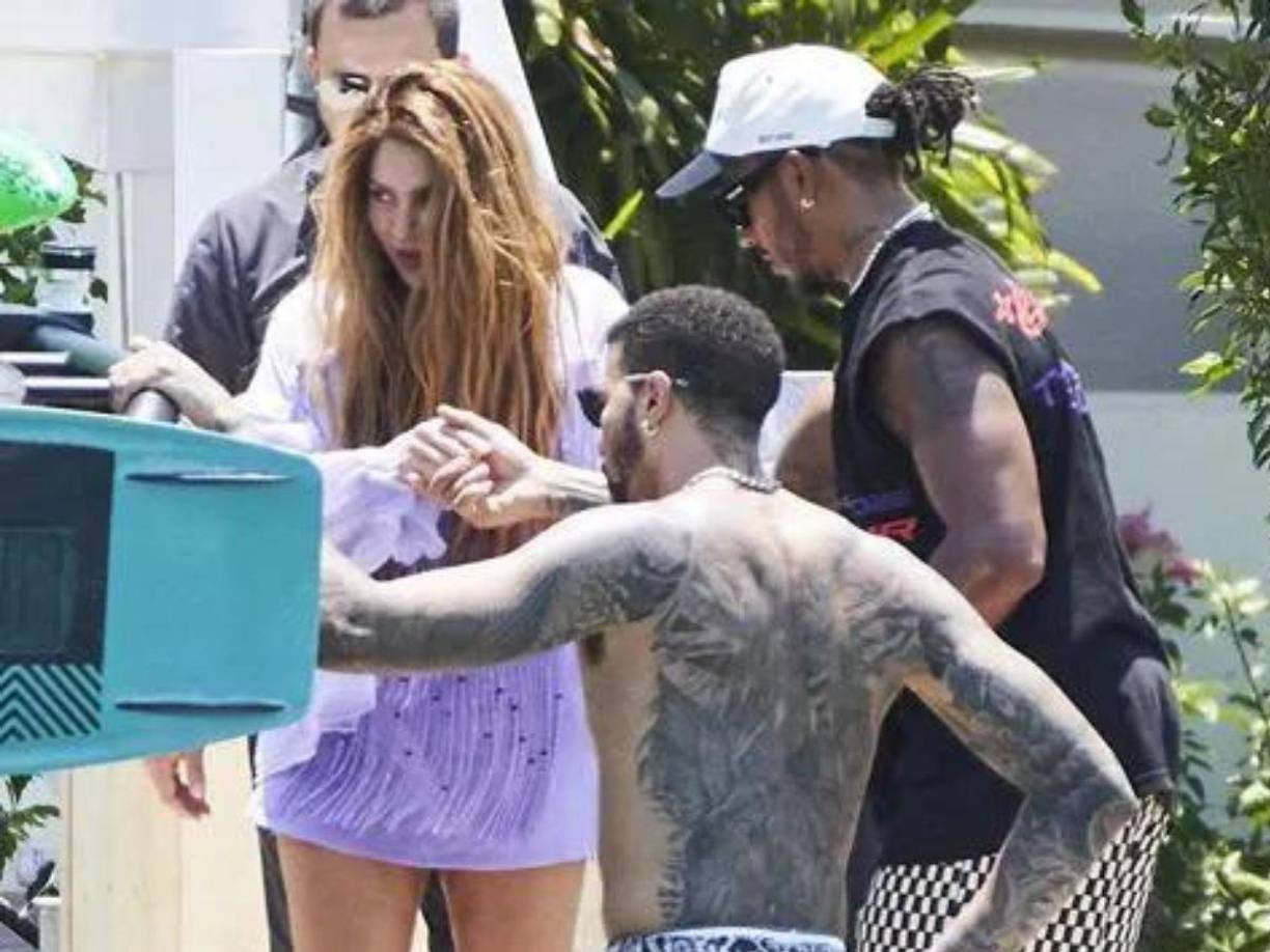 La realidad es que la cantante de 46 años, además de ese plan, tenía otro objetivo en mente: compartir su tiempo al lado de Lewis Hamilton, con quien se le relaciona sentimentalmente luego de que el mes pasado fueron captados en un restaurante al concluir el Gran Premio de Miami de la Fórmula 1.