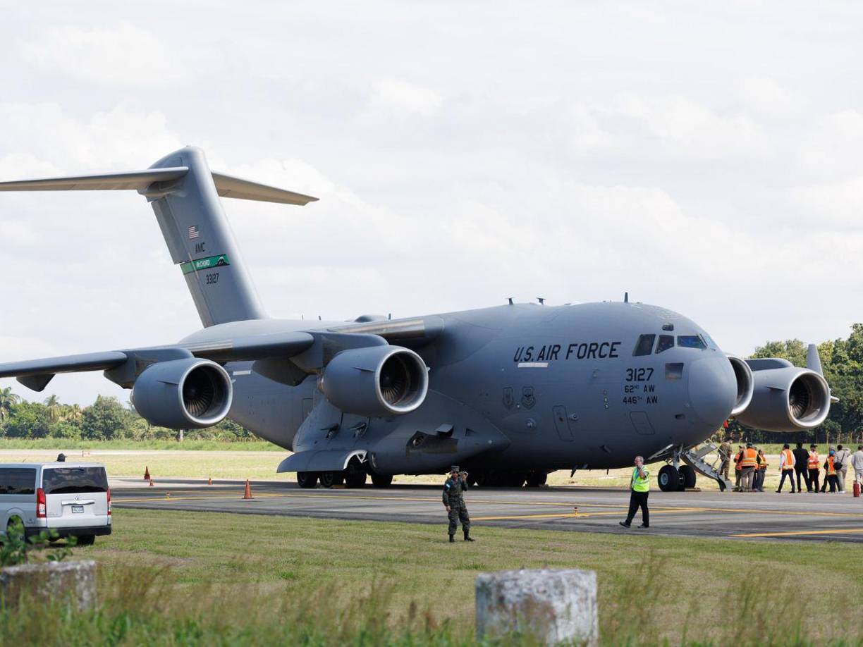 Esta deportación marca el inicio de una nueva política migratoria, ya que los vuelos anteriores correspondían a procesos pendientes antes de la toma de posesión del mandatario.