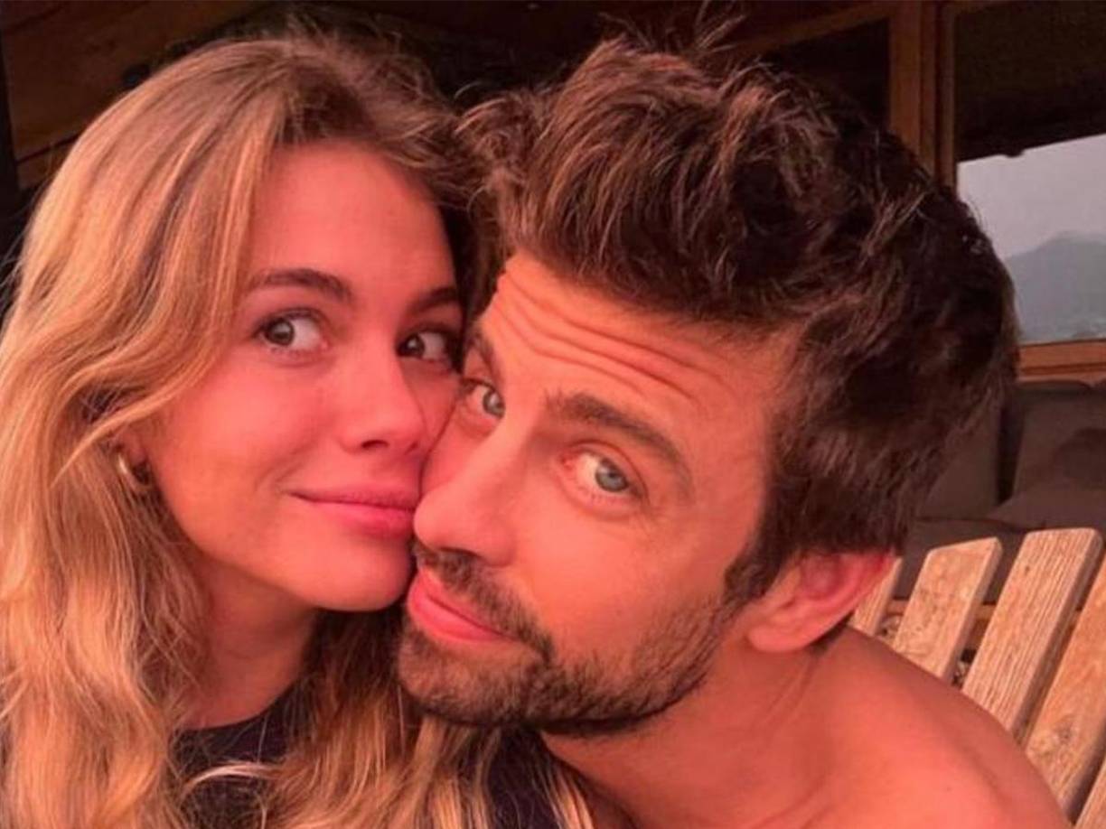 De acuerdo a lo reportado por el parapazzi Jordi Martin, quien es la persona que más sigue a la pareja, los padres de Clara Chía han comenzado a meterse en la relación que sostiene su hija con Piqué. 