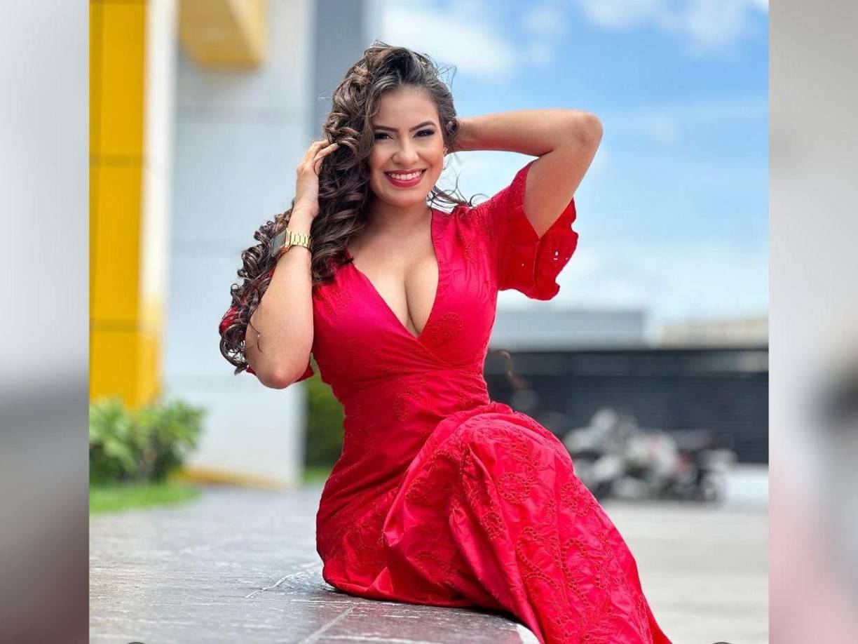 Fue hasta que entró a laborar a HCH que Alejandra Rubio motivada por sus compañeras Ariela Cáceres y Mariel Arteaga que decidió tomar sus ahorros y operar su cuerpo. 