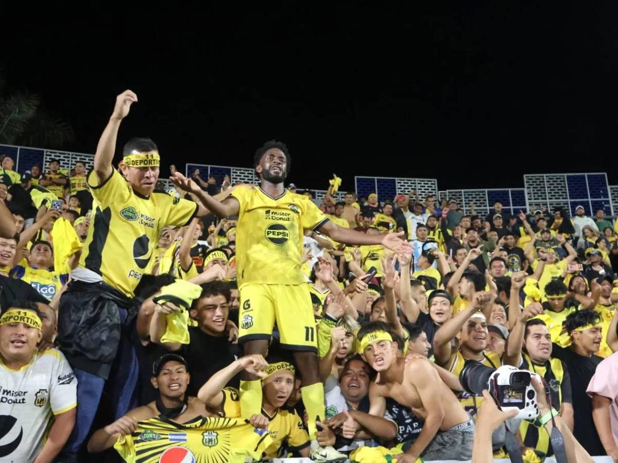 La afición celebró con los jugadores un título que jamás olvidarán. 