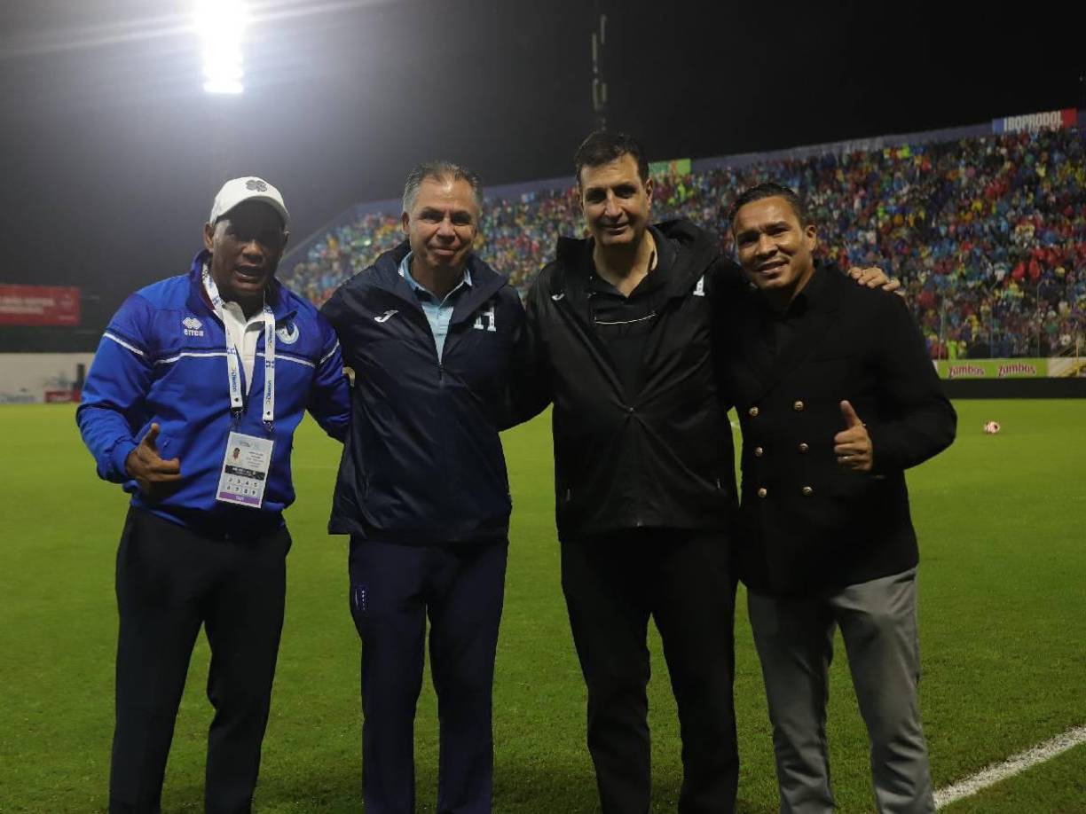 Rambo de León sorprende en el Honduras-México, llenazo y los ‘infiltrados’