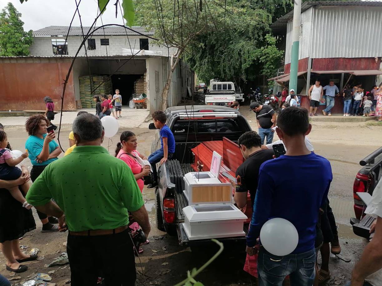 En el acto de la tregedia murió el joven Gerson Odandy, la niña fue auxiliada por una patrulla de la Policía para llevarla al hospital Mario Rivas, pero murió antes de llegar al centro asistencial.